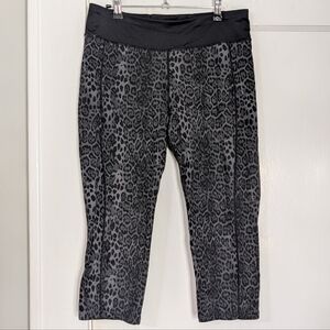 Betsey Johnson Performance Leopard Print Capri Leggings Women’s XL